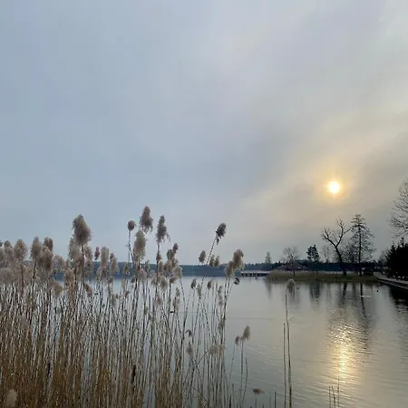 Dom Nad Jeziorem *
